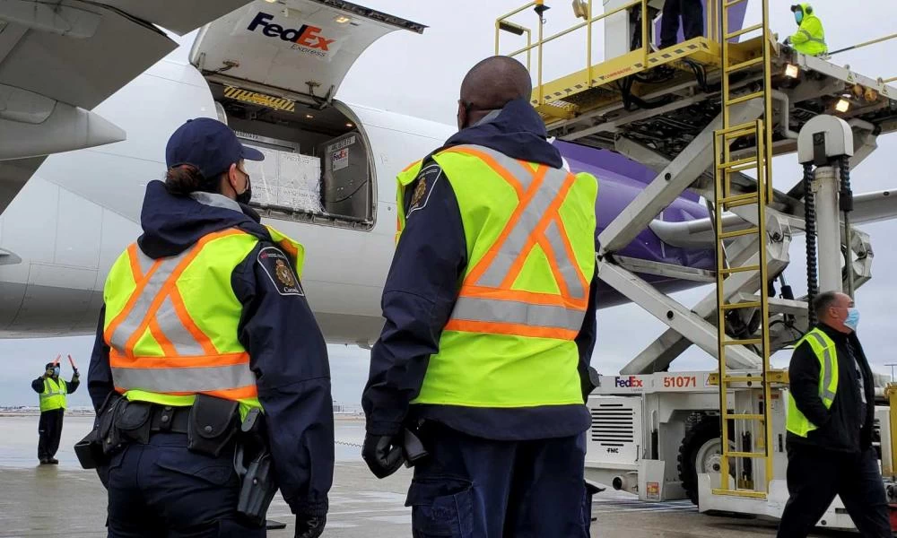 Καναδάς: Άρχισε η διανομή του εμβολίου κατά του covid-19